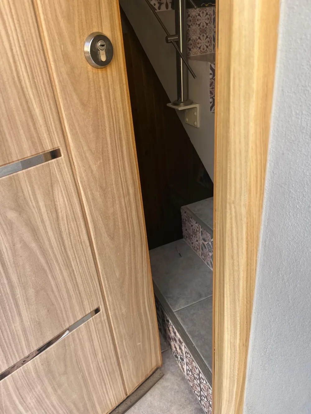 Llave en la cerradura de una puerta